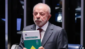 Lula faz campanha em Minas Gerais e celebra fim da jornada 6x1