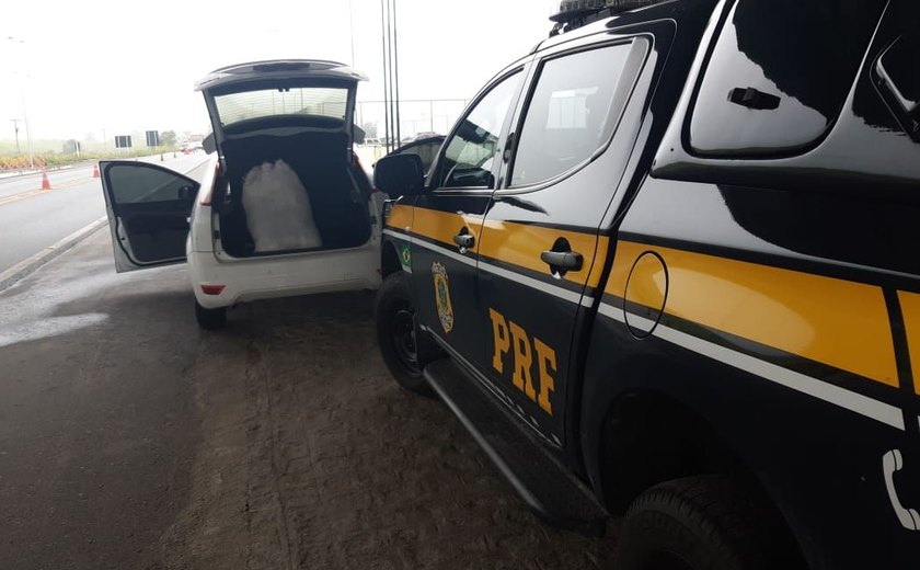 PRF prende traficante com mais de dez quilos de maconha na mala do carro