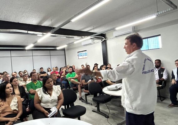 Vigilância Sanitária de Maceió realiza palestra sobre riscos de bebidas alcoólicas clandestinas