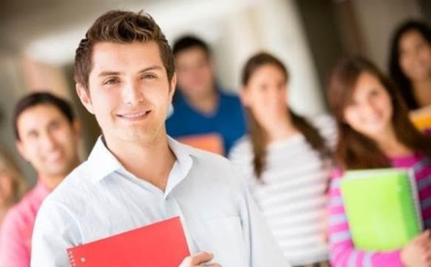 Programa de bolsas de estudo facilita acesso ao ensino superior em Maceió