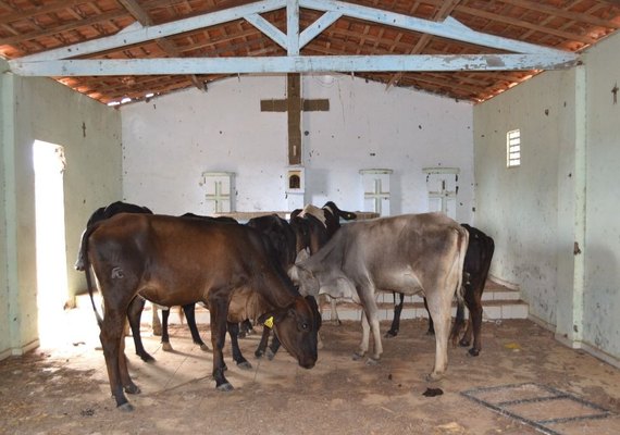 Avanço de mineradora fecha escolas e até igreja no Agreste de Alagoas