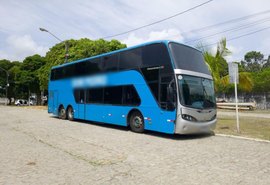 Ônibus é flagrado fazendo transporte turístico irregular na Ponta Verde