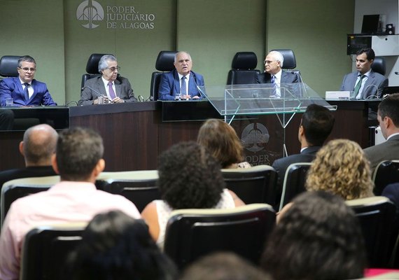 Tribunal lança programa que encaminha réus a Alcoólicos e Narcóticos Anônimos