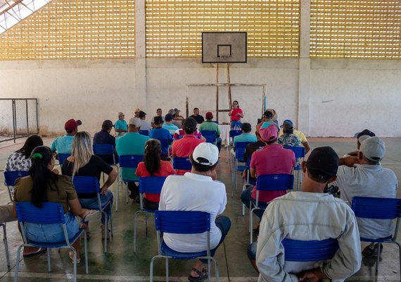 Revolta em Pão de Açúcar: tá faltando água porque fazendeiros estão impedindo tráfego de carro-pipa