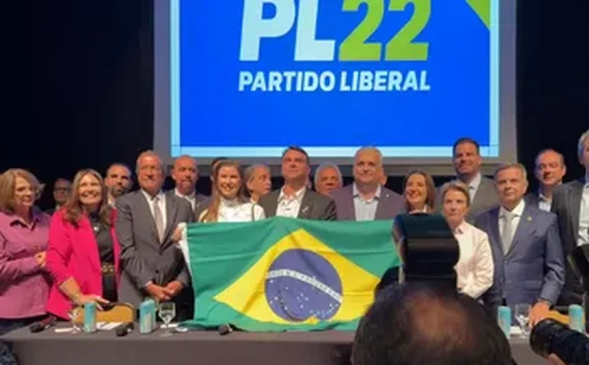 Vídeo: Flávio Bolsonaro anuncia Alfredo Gaspar como candidato a vice em chapa presidencial