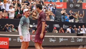 João Fonseca e Marcelo Melo alcançam final de duplas do Rio Open