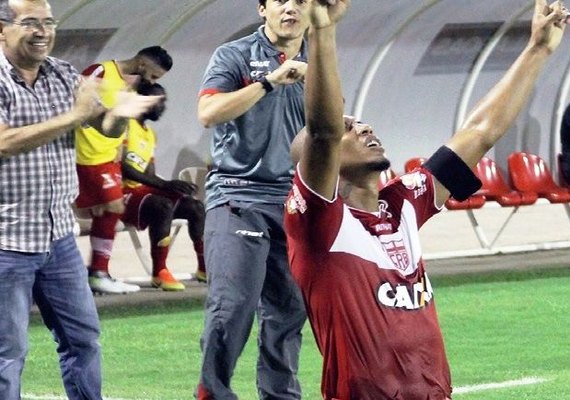 CRB e Guarani fazem jogo no Rei Pelé para continuar no G4 da Série B