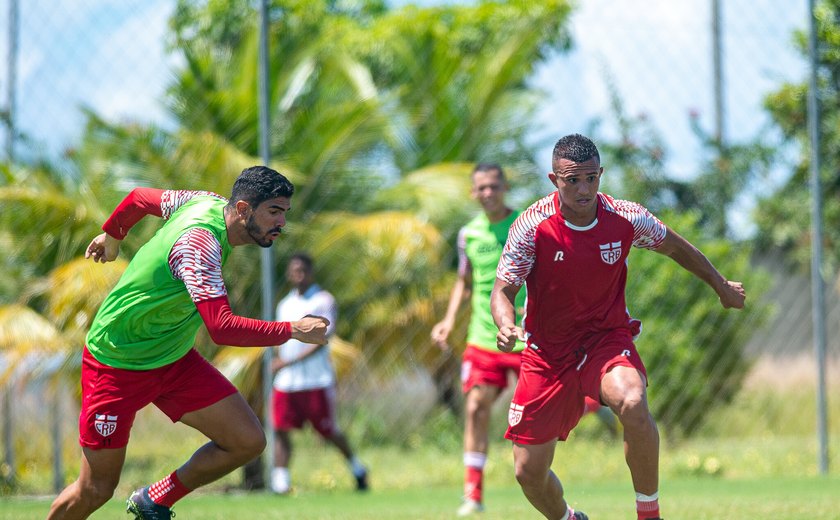 CRB define titulares que encaram o Avaí