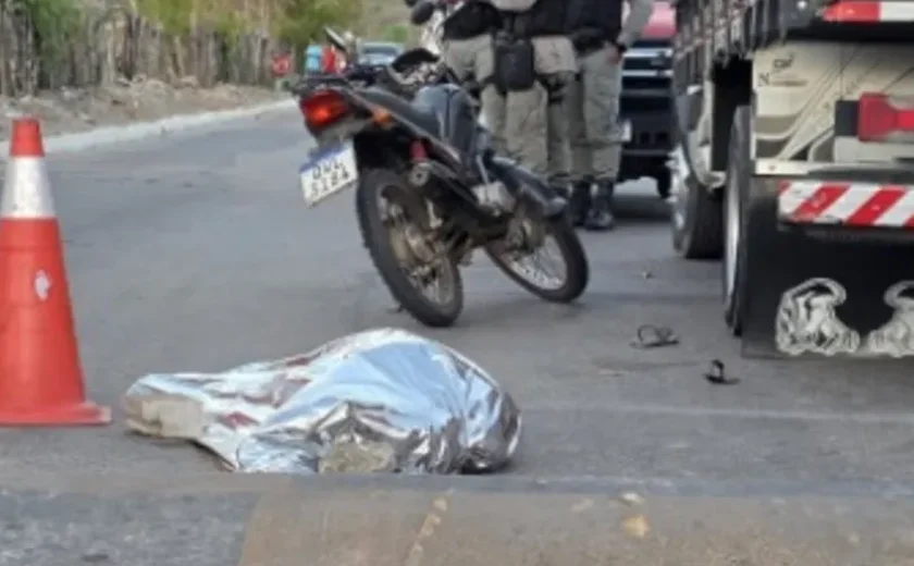 Motociclista morre após bater em caminhão em União dos Palmares