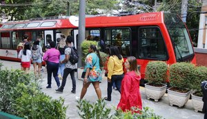 Trem do Corcovado volta a circular depois de incêndio
