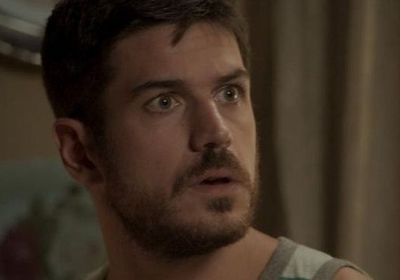 'A Força do Querer': Em assalto, Zeca leva tiro para salvar a vida de Jeiza