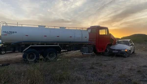 Mulher morre em acidente entre caminhão e carro de passeio na AL-220