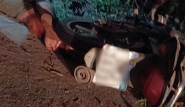 Samu socorre motociclista em estado grave após colisão com poste em Japaratinga