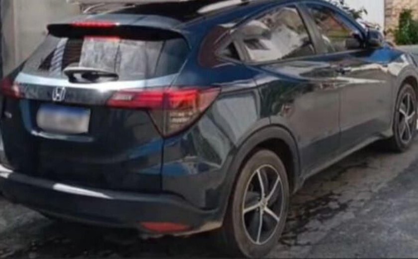 Polícia Civil recupera em Arapiraca carro roubado de artista plástica baiana em Teotônio Vilela