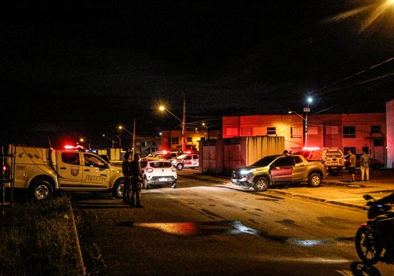PMs são baleados no Benedito Bentes; suspeito é morto em troca de tiros