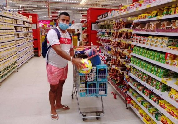 Supermercado que vai fechar fica lotado