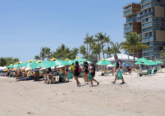 Mutirão recolhe mais de 48 kg de resíduos na praia da Pajuçara