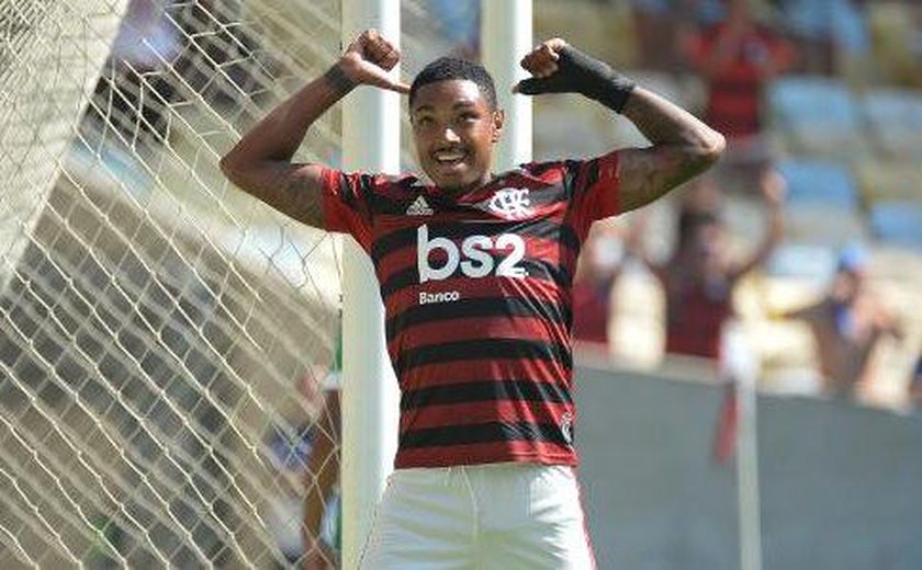 Flamengo vence a Chape por 2 x 1 e mais uma vez toma gol perto do final de jogo