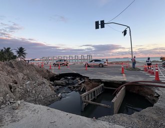 Vereador cobra providências após rompimento de tubulação da BRK e vazamento de esgoto em Maceió