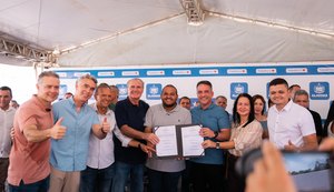 Governo de Alagoas entrega ruas pavimentadas e autoriza reforma de escola em Matriz do Camaragibe