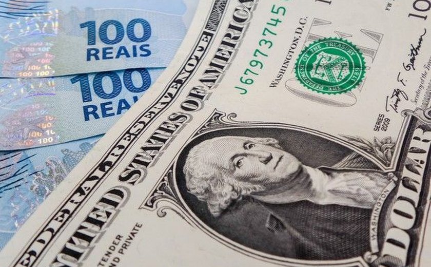 Dólar volta ao patamar de R$ 4,15, após três pregões de baixa