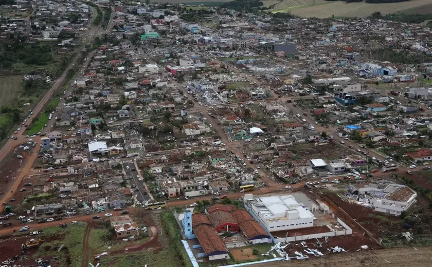 Paraná decreta calamidade pública após tornado destruir cidade