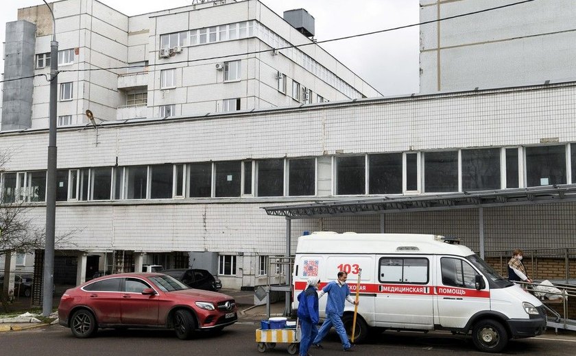 Hospital para pacientes com Covid-19 pega fogo na Rússia