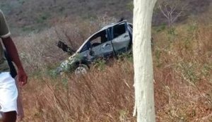 Carro capota na AL-140 e três mulheres ficam gravemente feridas