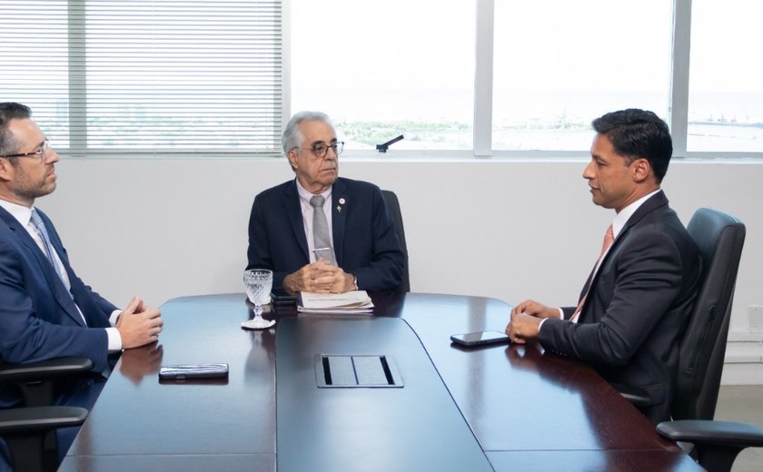 Presidente do TRE/AL recebe visita de cortesia do prefeito de Maceió