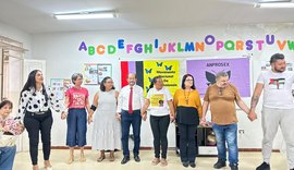 Vereador Dr. Cleber Costa participa da primeira aulas de alfabetização para profissionais do sexo em Maceió