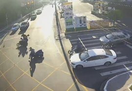 Acidente entre quatro motocicletas deixa um ferido e trânsito parado na Leste-Oeste