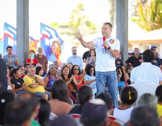 Renan Filho apresenta propostas e recebe apoio de 33 mil pescadores e marisqueiras