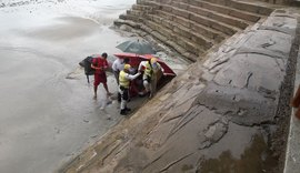 Ronda no Bairro socorre turista que caiu de escadaria na orla de Ponta Verde