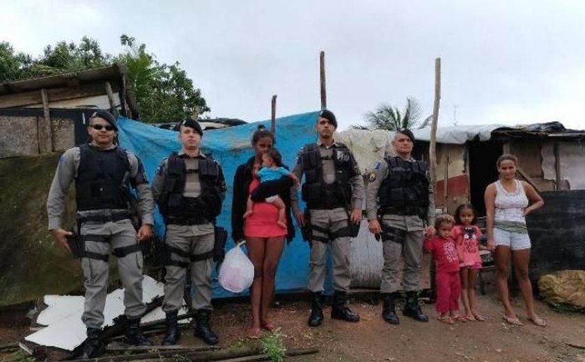 Força Tática de Arapiraca realiza doação de agasalhos para população carente.