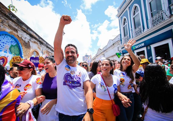 Milhares de mulheres caminham em apoio à reeleição de Paulo Dantas