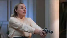 Helga chantageia Arminda com pedido absurdo e arma cilada