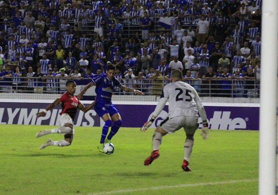 CSA leva 4 a 0 do Athletico em pleno Rei Pelé e segue na vice-lanterna da Série A