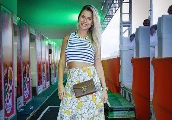 Andressa Suita mostra barriga de grávida em show de Gusttavo Lima