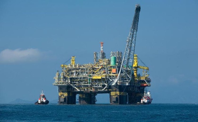 Petrobras e sindicatos fecham acordo que põe fim à greve dos petroleiros, diz TST