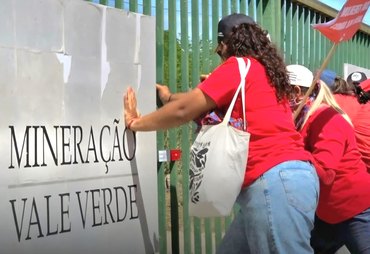 Após acordo, mulheres desocupam as terras da mineradora Vale Verde