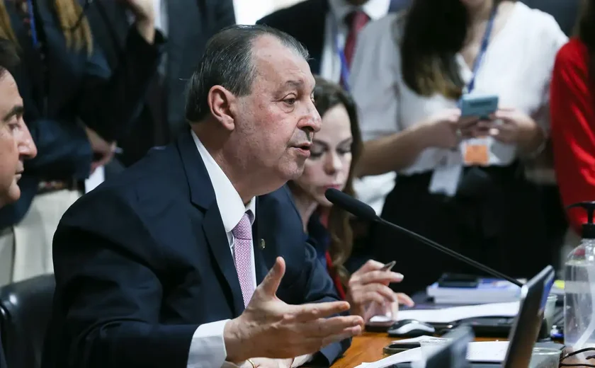 Relator da CCJ do Senado vota a favor da PEC do fim da escala 6x1