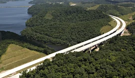 Polícia retira motorista do caminhão que interditou o Rodoanel