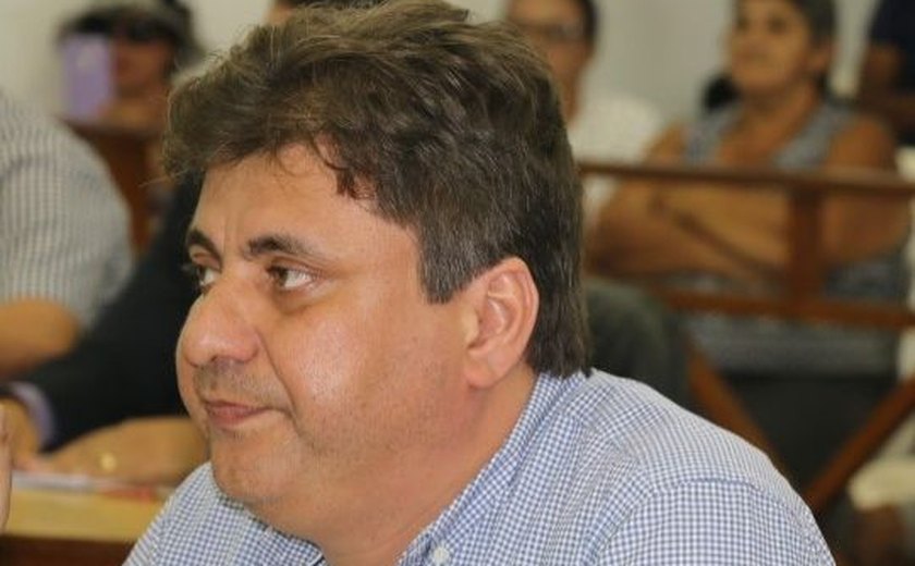 Confusão: Justiça manda vereador assumir presidência da Câmara de Arapiraca