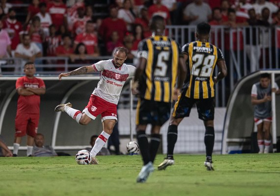 Barroca começa bem, vence três seguidas e CRB é o líder isolado da Série B