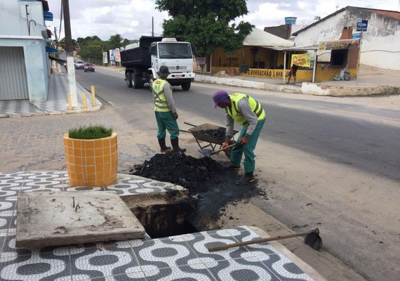 Prefeitura inicia limpeza do Riacho Piauí e de galerias em bairros