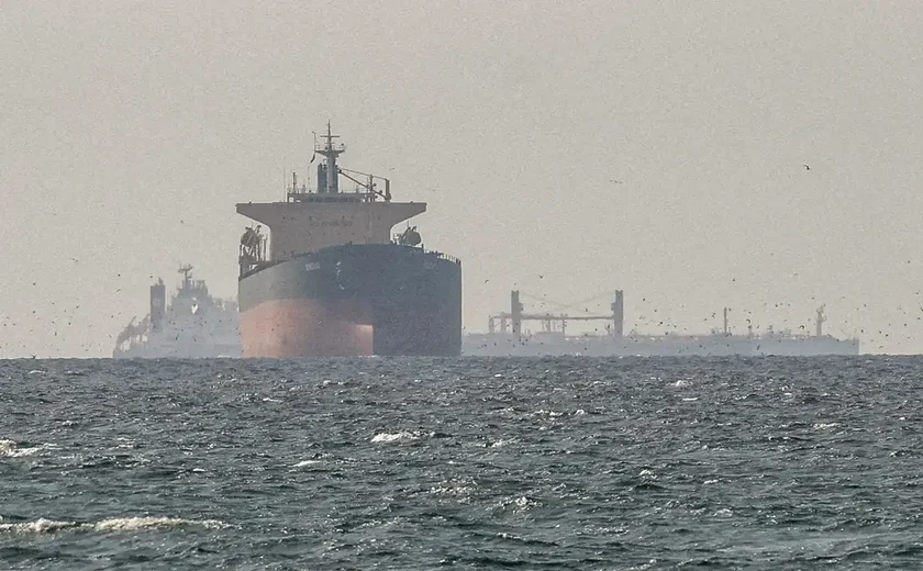 Em reação a Trump, Irã ameaça retaliar portos do Pérsico e Mar de Omã