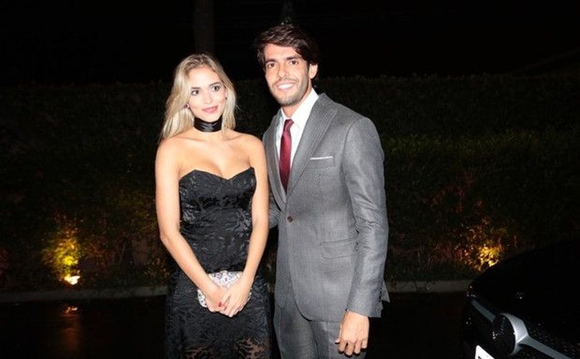 Kaká posa com Caroline Dias, apontada como sua namorada