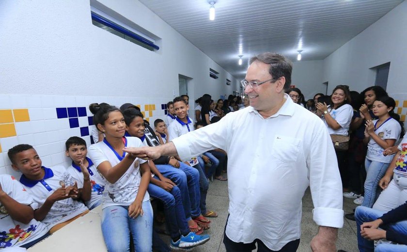 Gestão de Luciano Barbosa implantou 62 escolas de tempo integral