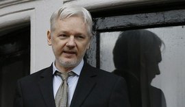 Julian Assange é interrogado sobre acusação de estupro na Suécia