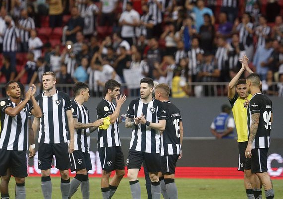 Após vitória na Copa do Brasil, Botafogo retorna ao Rio em voo fretado